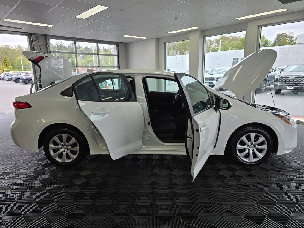 Used 2025 Toyota Corolla LE FWD image 17