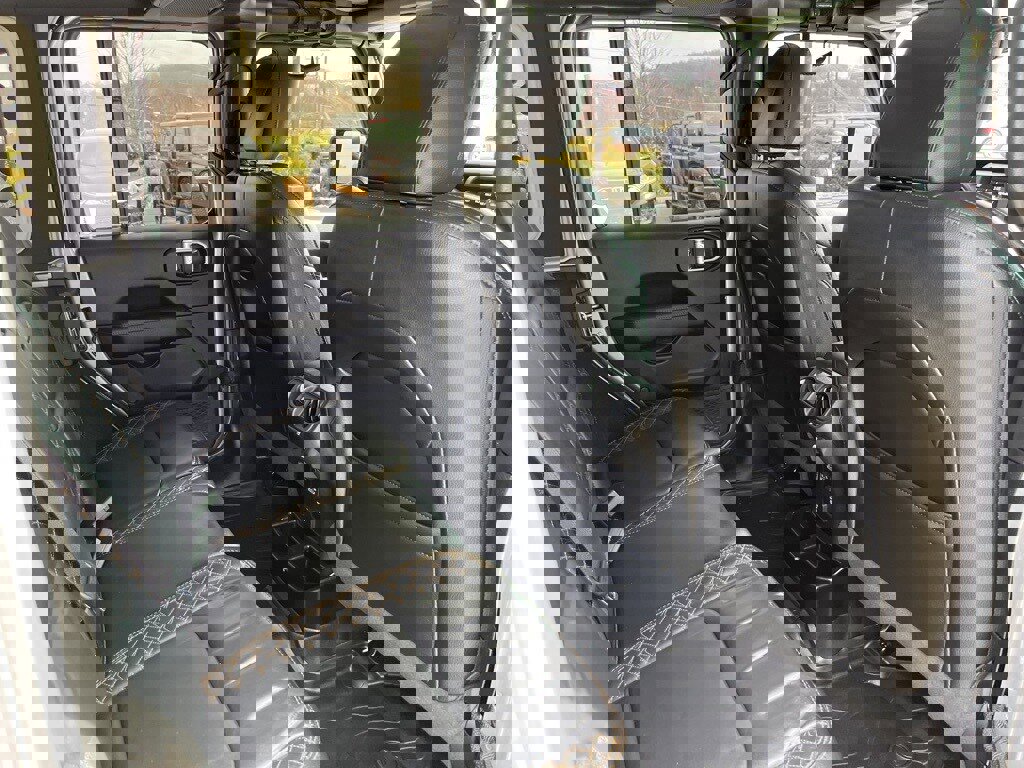 Used 2020 Jeep Wrangler Unlimited Sahara image 24