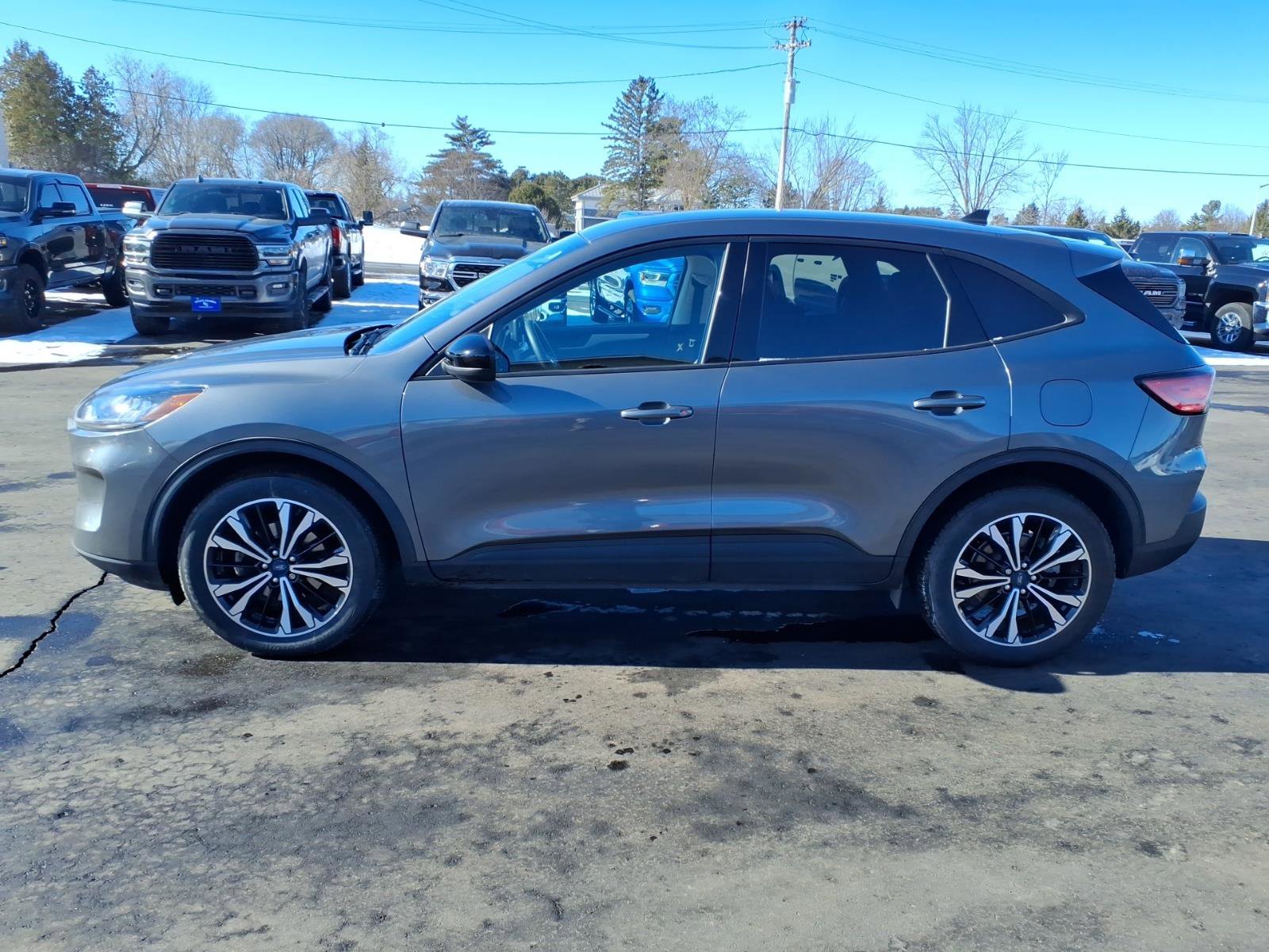 Used 2022 Ford Escape SE w/ SE Sport Appearance Package video 2