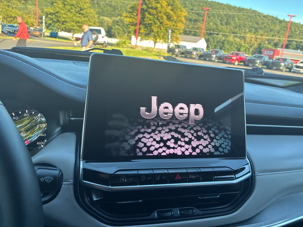Certified 2023 Jeep Compass Limited AWD/4WD image 46