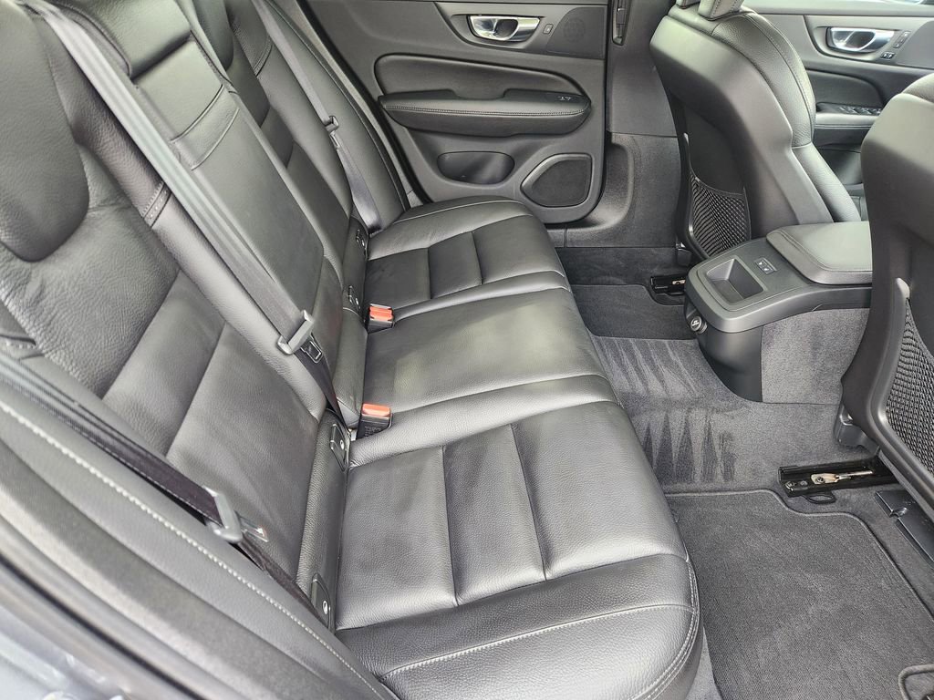 Used 2020 Volvo V60 T5 Cross Country AWD/4WD image 31