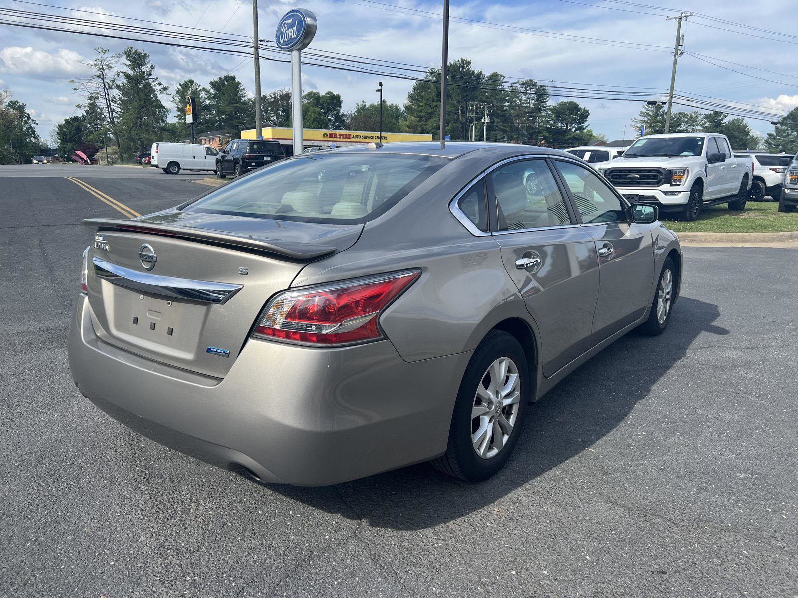 Used 2014 Nissan Altima 2.5 S w/ Sport Value Package FWD image 4