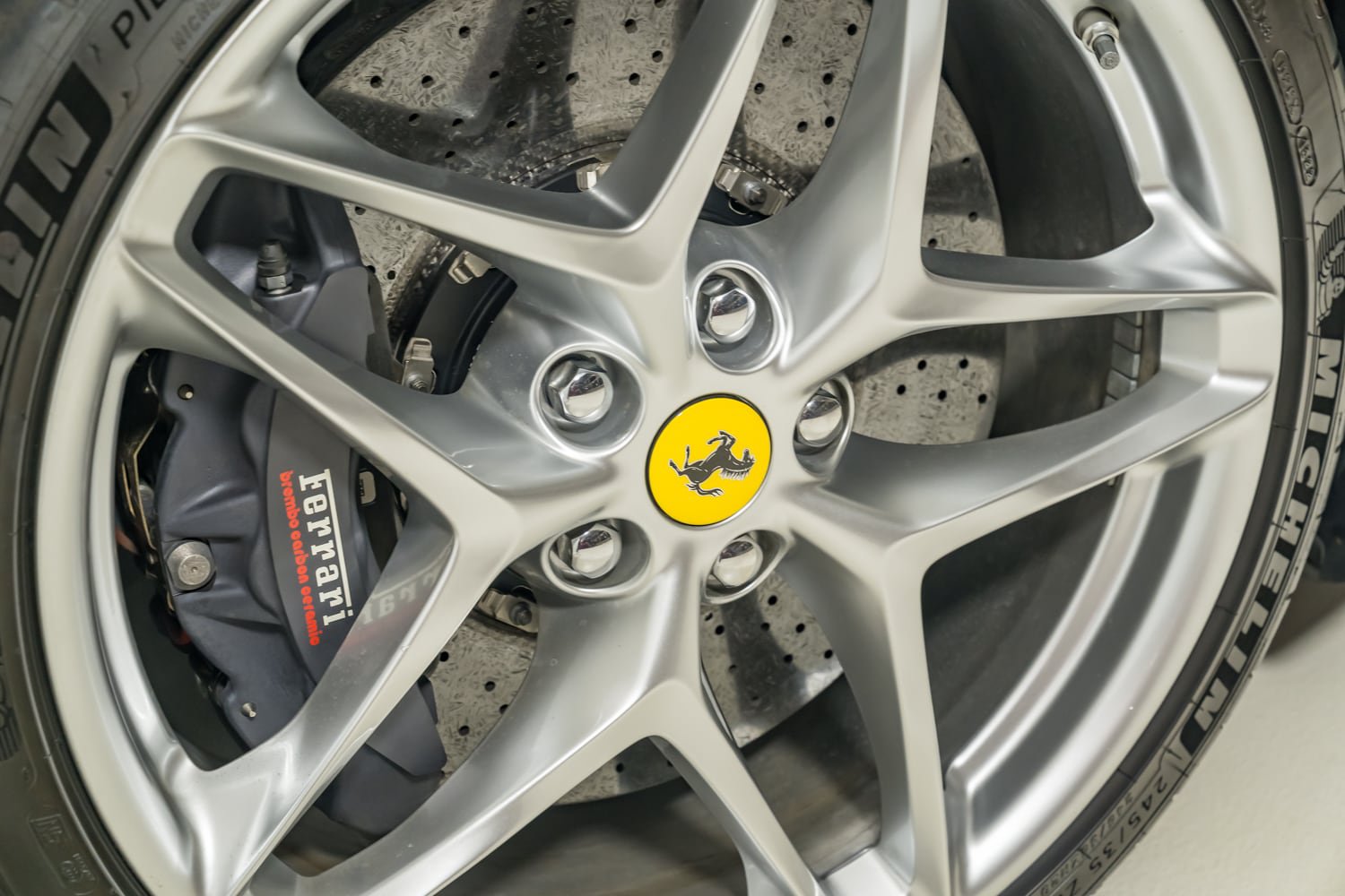 Used 2022 Ferrari Roma RWD image 32