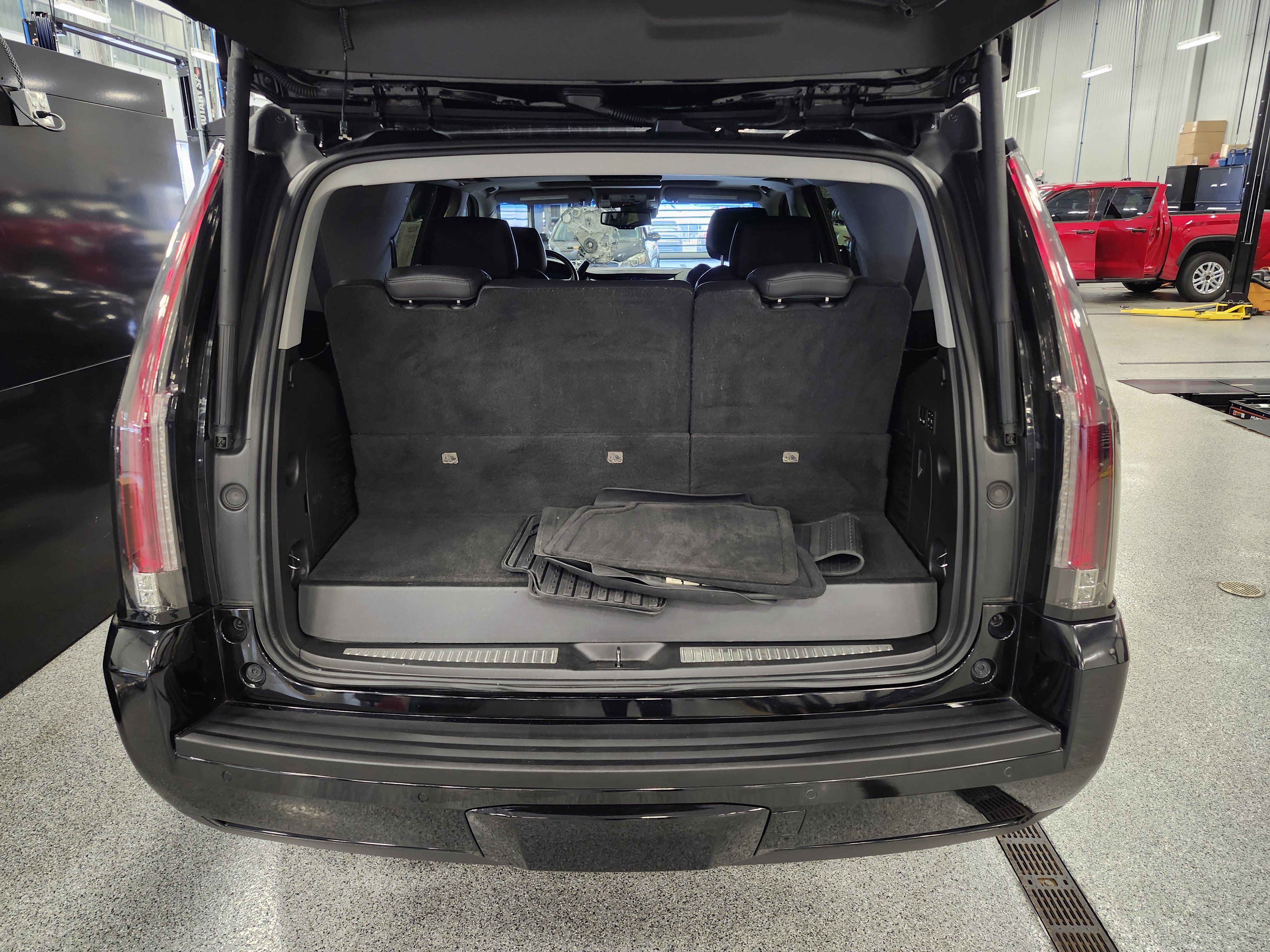 Used 2015 Cadillac Escalade Premium image 24