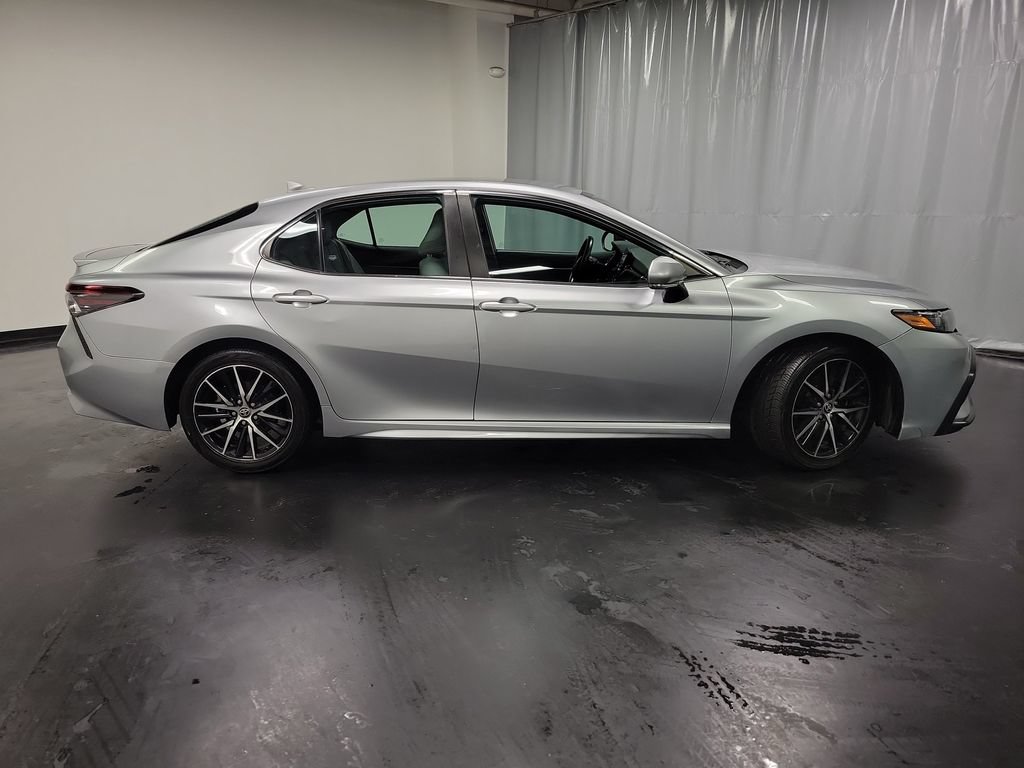 Used 2022 Toyota Camry SE FWD image 9