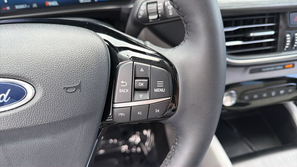 Used 2023 Ford Escape Platinum w/ Premium Technology Package AWD/4WD image 26