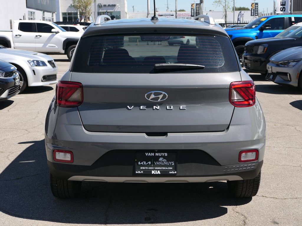 Used 2023 Hyundai Venue SEL FWD image 6