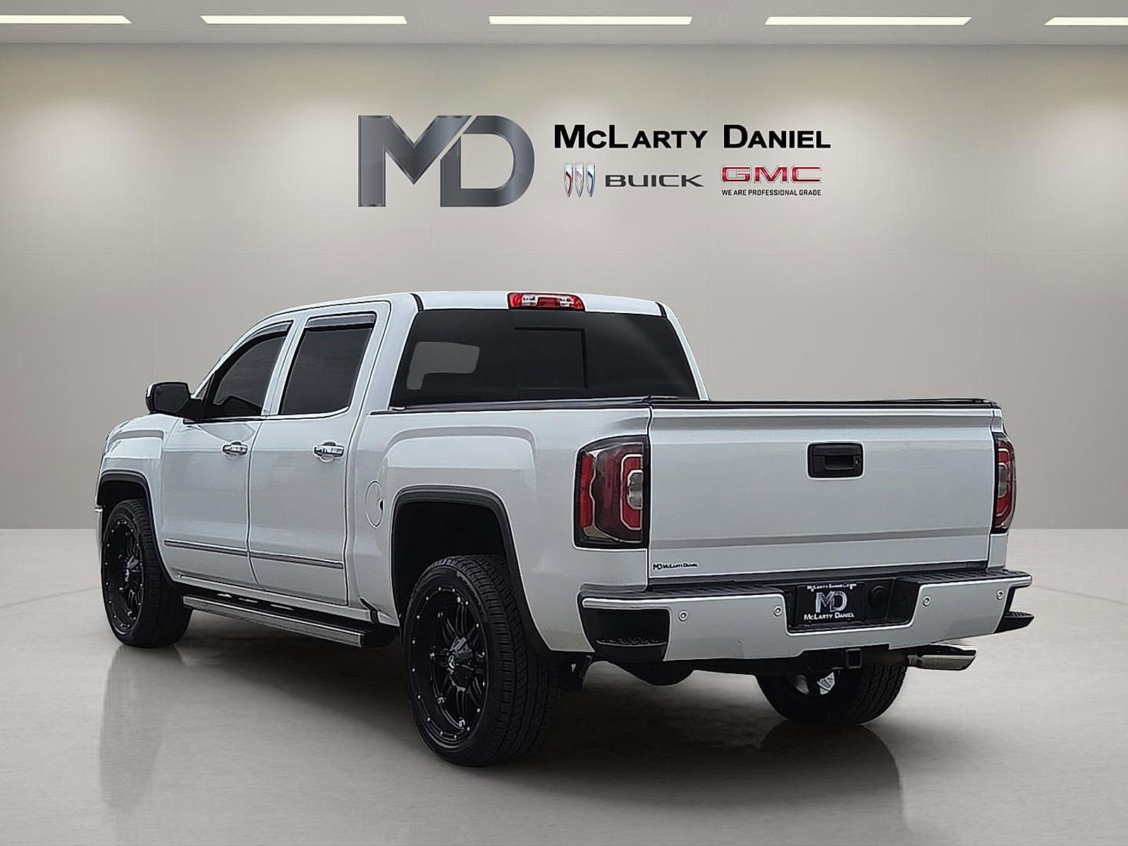 Used 2018 GMC Sierra 1500 Denali w/ Denali Ultimate Package AWD/4WD image 4