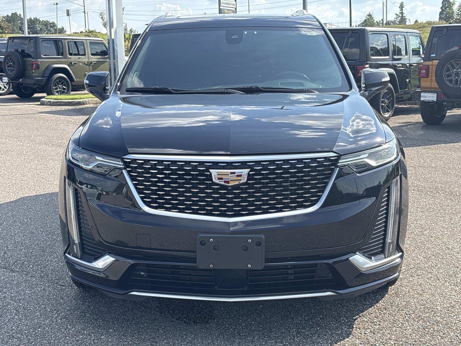 Used 2020 Cadillac XT6 Premium Luxury AWD/4WD image 2