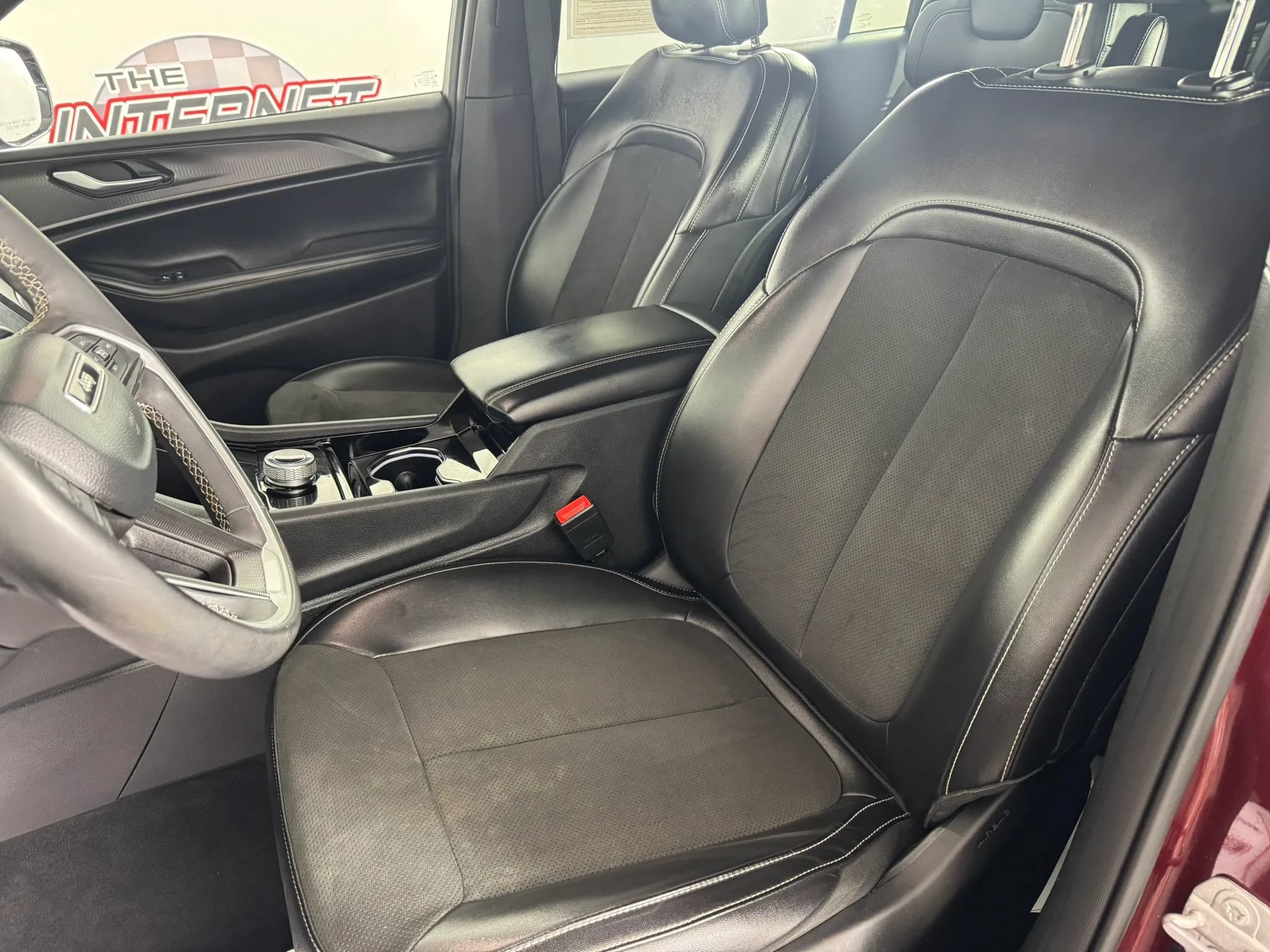 Used 2023 Jeep Grand Cherokee L Laredo AWD/4WD image 33