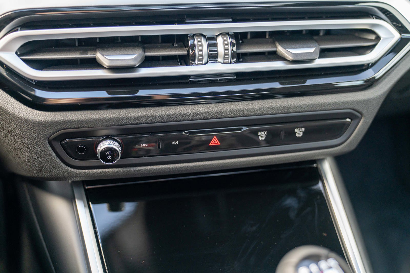 Used 2024 BMW M2 w/ Lighting Package image 32