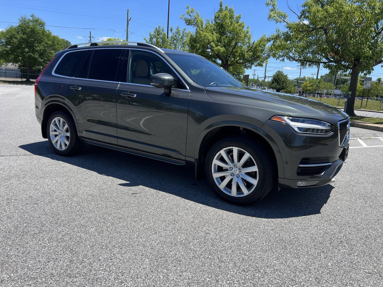 Used 2018 Volvo XC90 T6 Momentum w/ Convenience Package AWD/4WD image 4