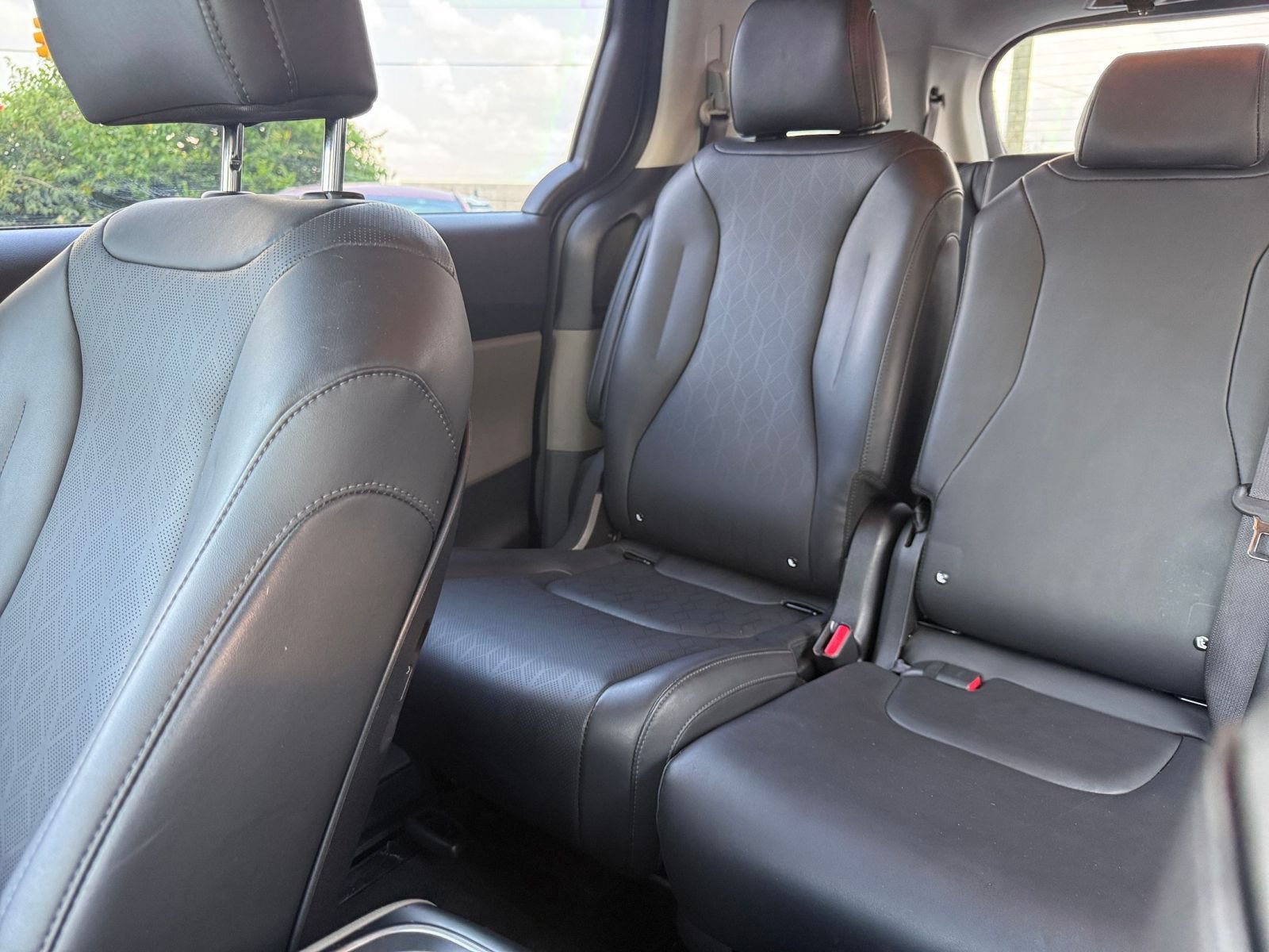 Used 2026 Kia Carnival FWD image 41
