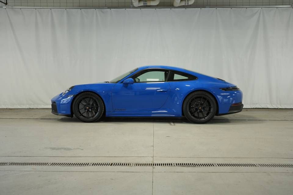 Used 2026 Porsche 911 Carrera GTS image 2