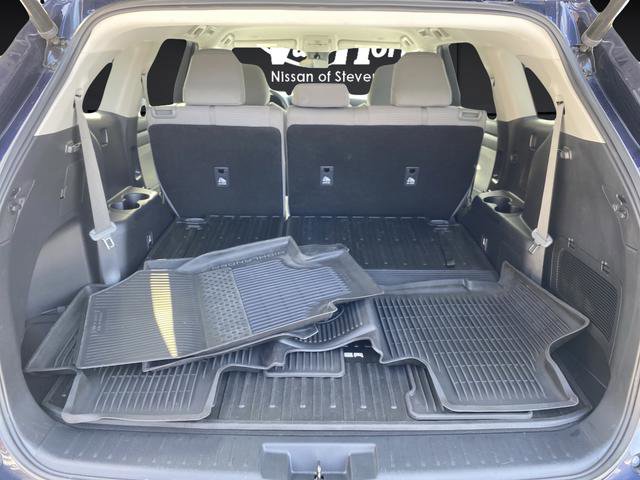 Used 2023 Toyota Highlander LE FWD image 13