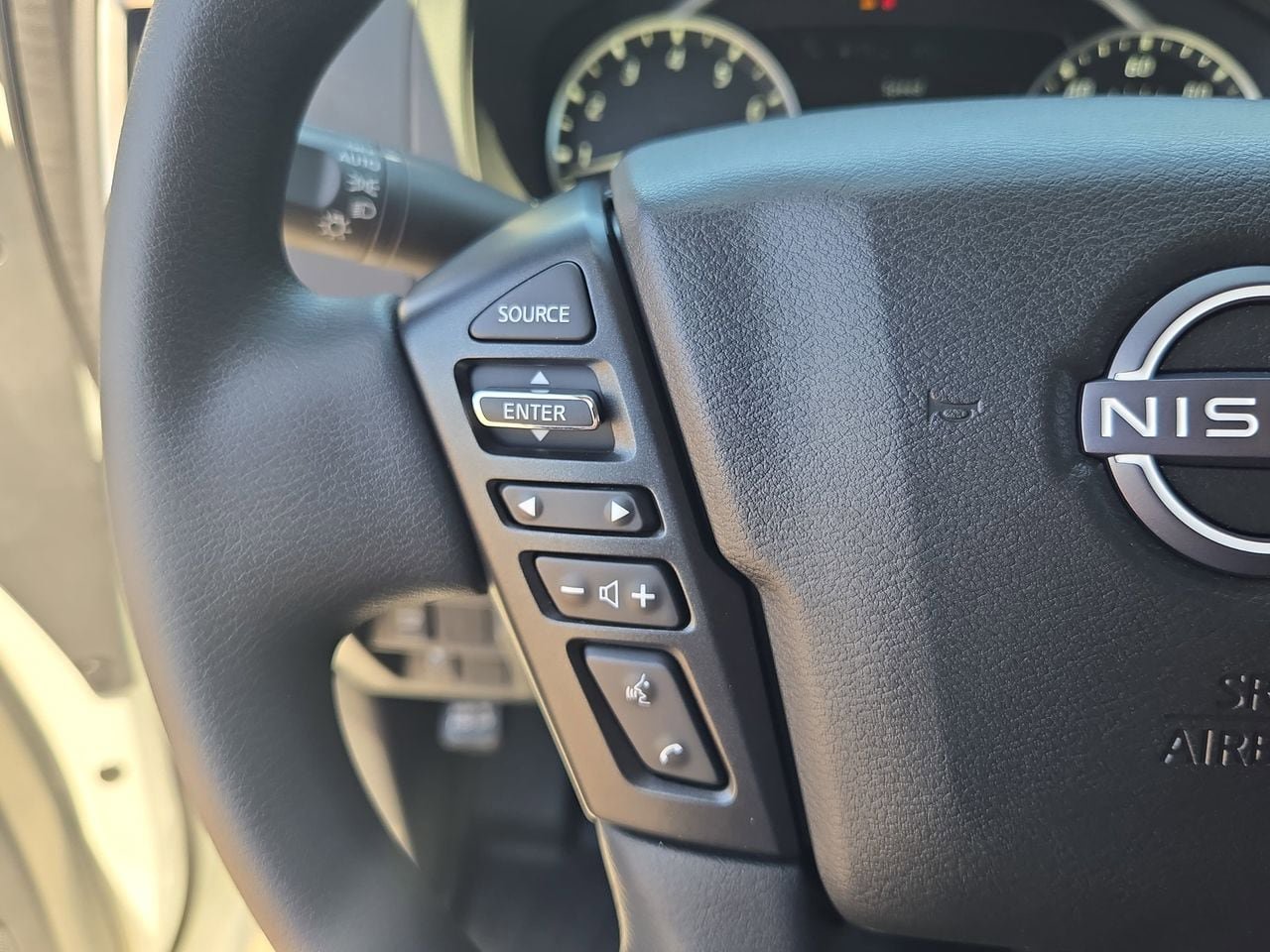 Certified 2025 Nissan Frontier SV RWD image 16