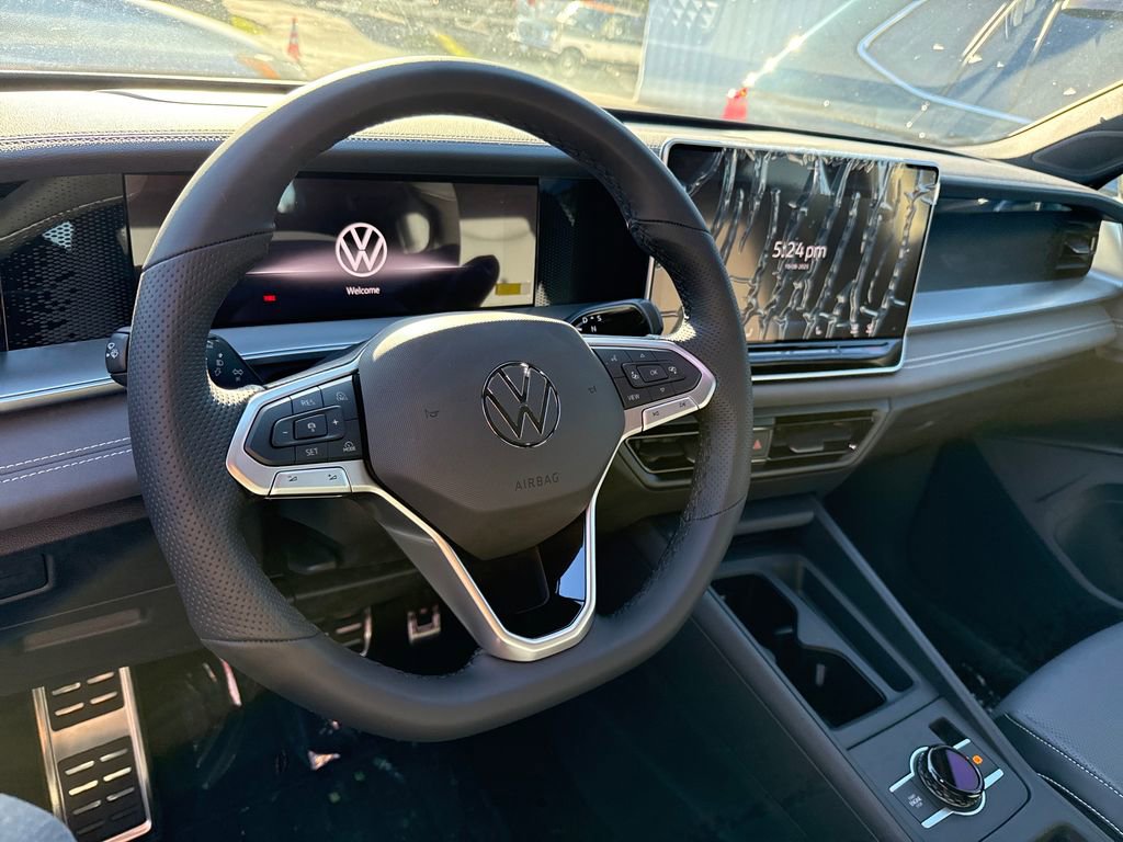 New 2025 Volkswagen Tiguan SE R-Line image 6