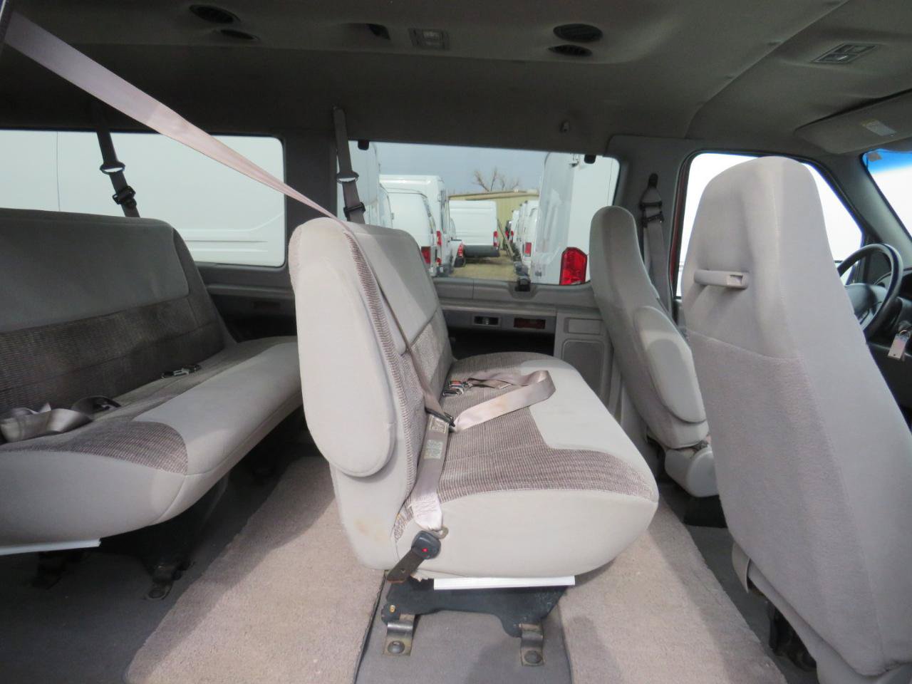Used 1999 Ford E-150 and Econoline 150 Wagon RWD image 21
