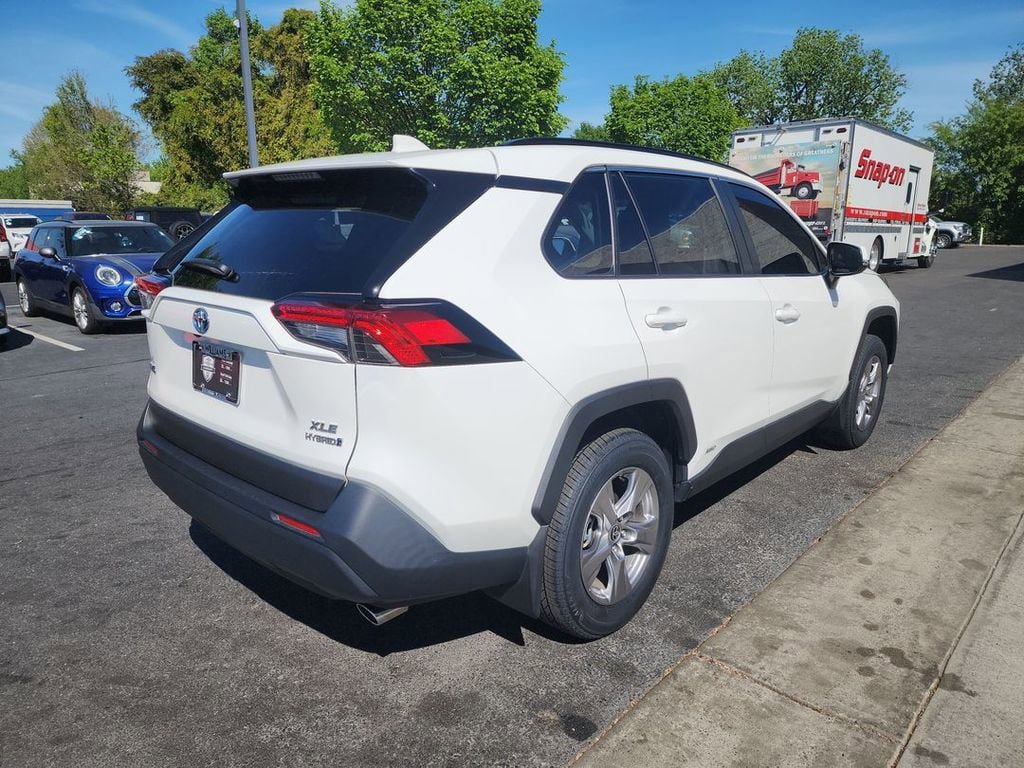 Used 2023 Toyota RAV4 XLE AWD/4WD image 8
