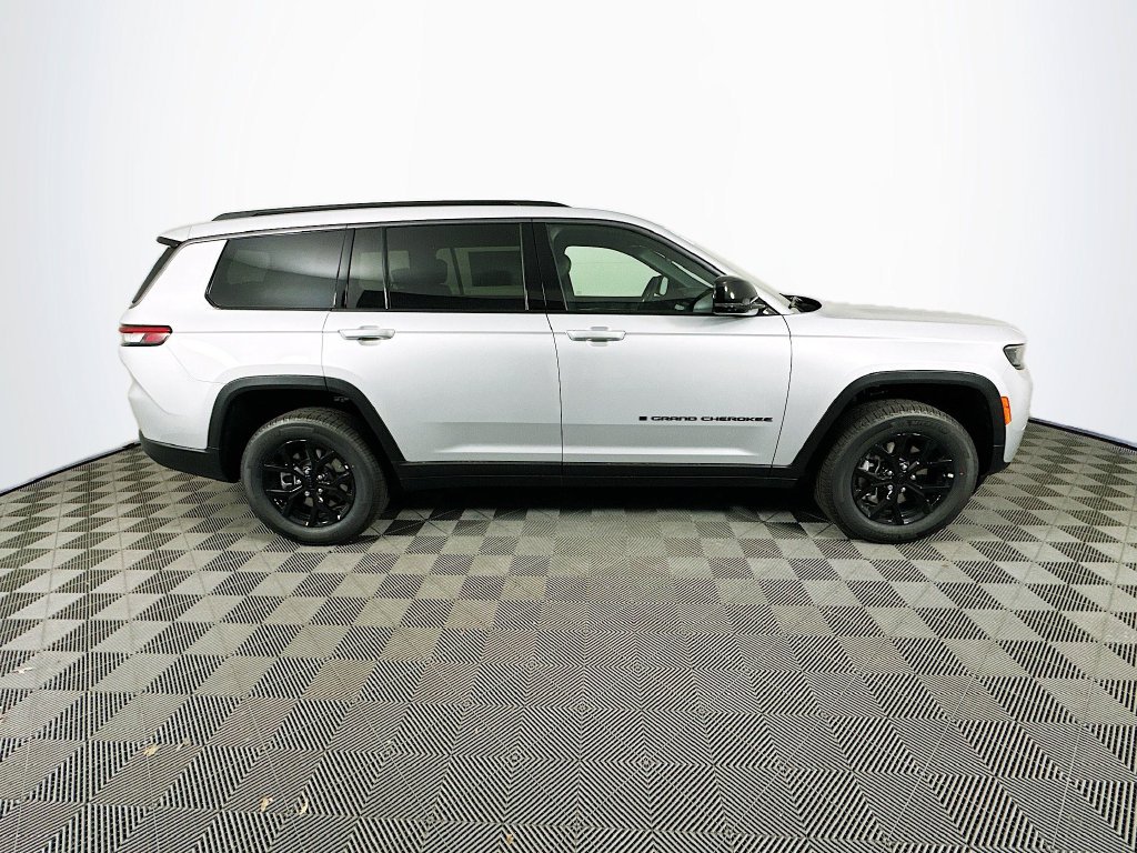New 2026 Jeep Grand Cherokee L 4WD image 11