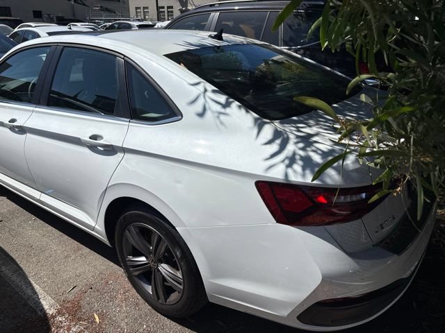 Used 2024 Volkswagen Jetta SE w/ Panoramic Sunroof Package FWD image 5