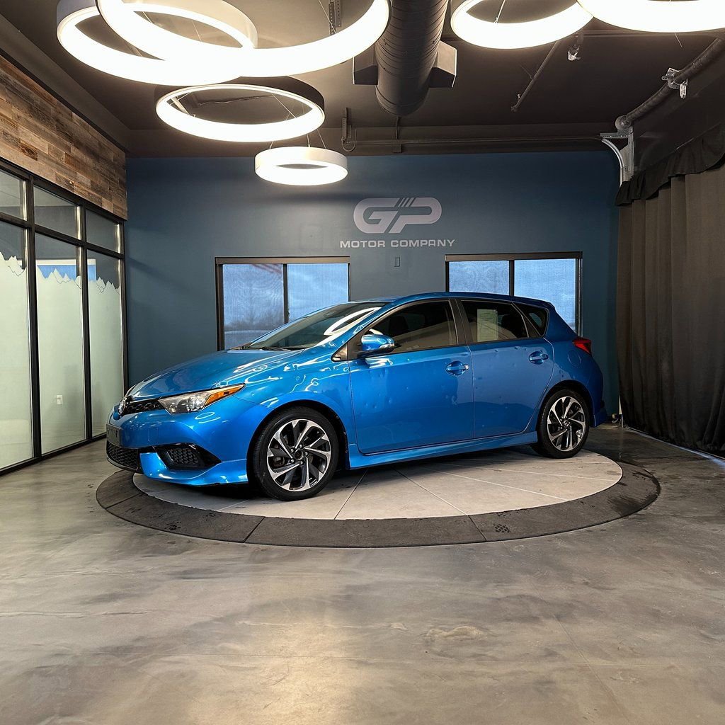 Used 2017 Toyota Corolla iM image 7