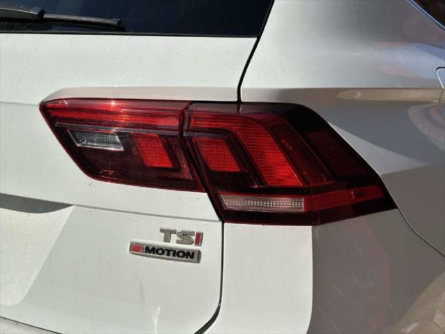 Used 2018 Volkswagen Tiguan SE AWD/4WD image 11