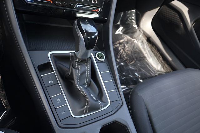 Certified 2025 Volkswagen Jetta S FWD image 24