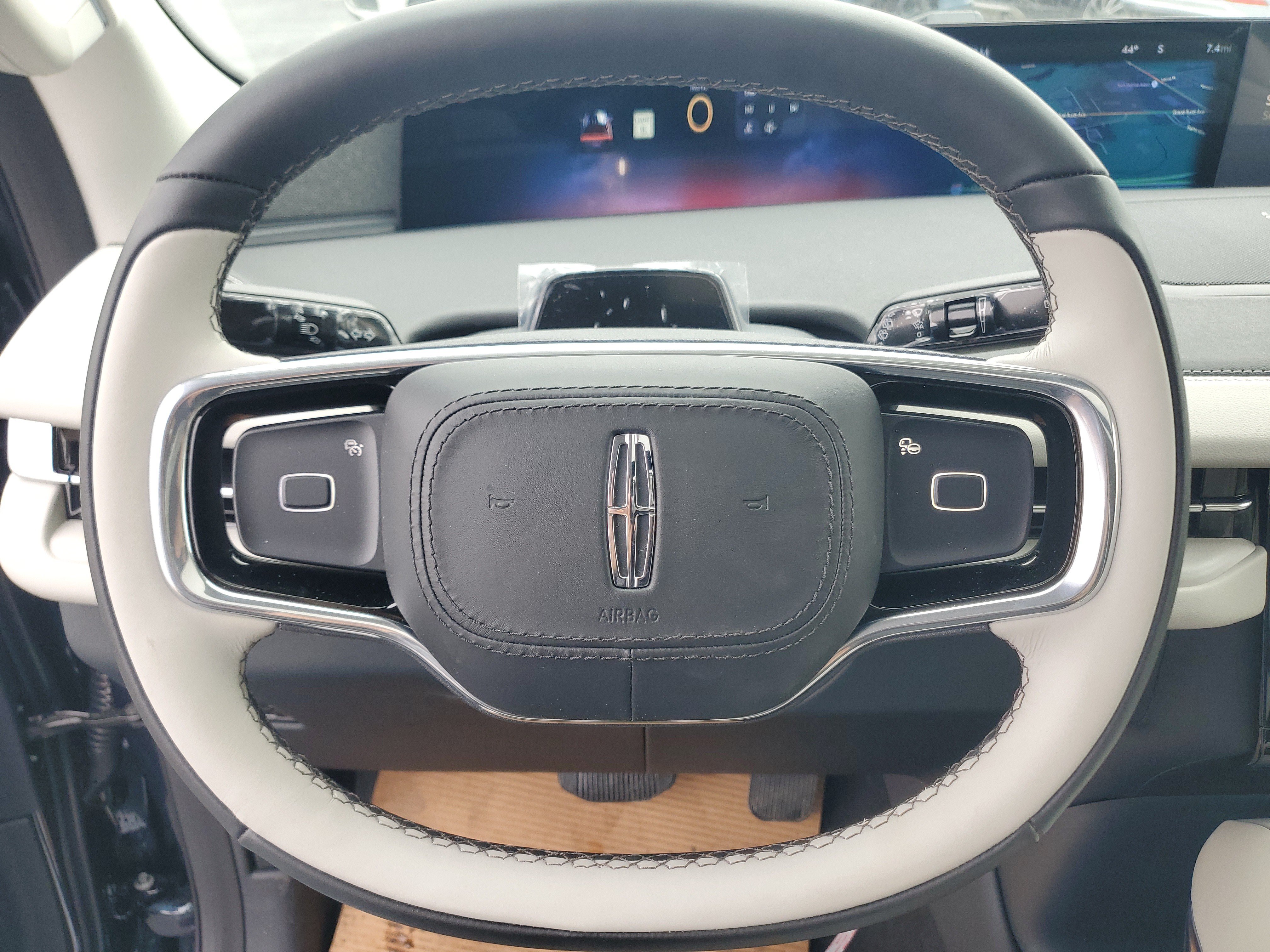 New 2026 Lincoln Navigator Reserve AWD/4WD image 16
