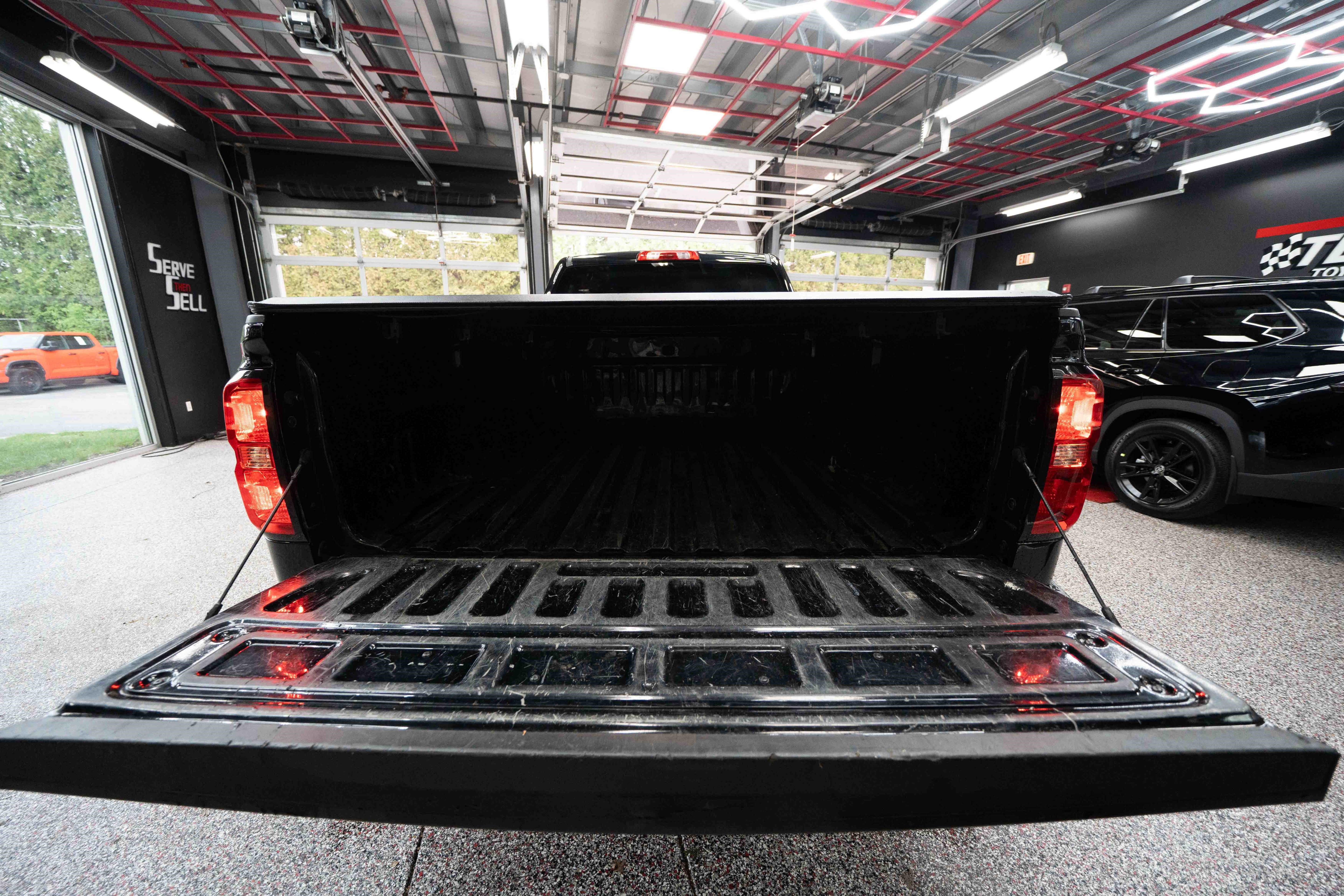 Used 2017 Chevrolet Silverado 1500 Custom w/ Custom Convenience Package AWD/4WD image 28