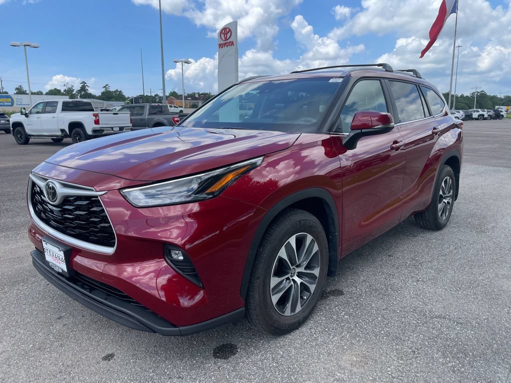 Used 2026 Toyota Highlander XLE AWD/4WD image 3