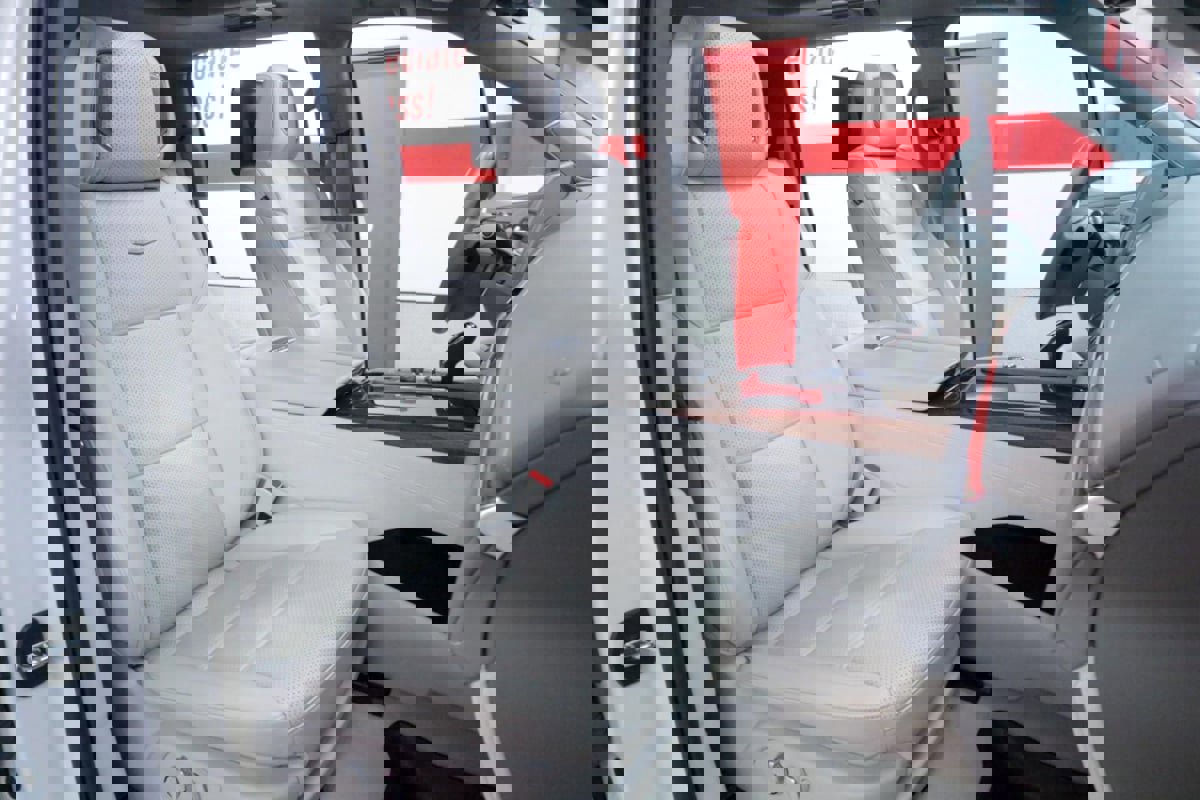 Used 2024 Cadillac Escalade ESV Sport Platinum w/ LPO, ONYX Package image 32