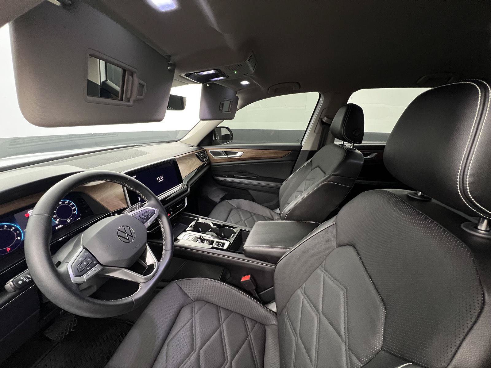 Used 2024 Volkswagen Atlas SE FWD image 14