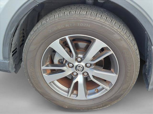 Used 2018 Toyota RAV4 XLE w/ Plus Extra Value Package AWD/4WD image 10