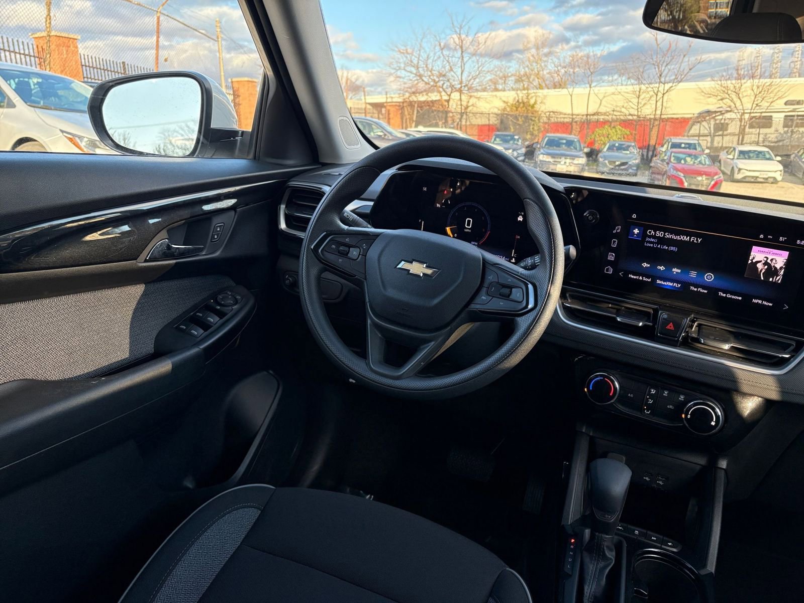 Used 2025 Chevrolet TrailBlazer LT image 32