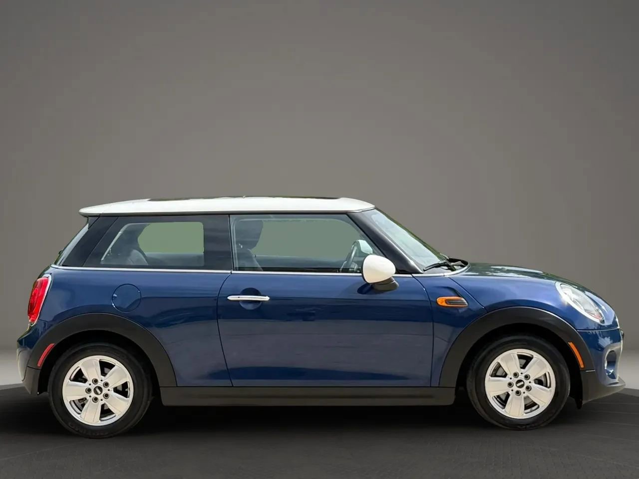 Used 2017 MINI Cooper 2-Door Hardtop FWD image 2