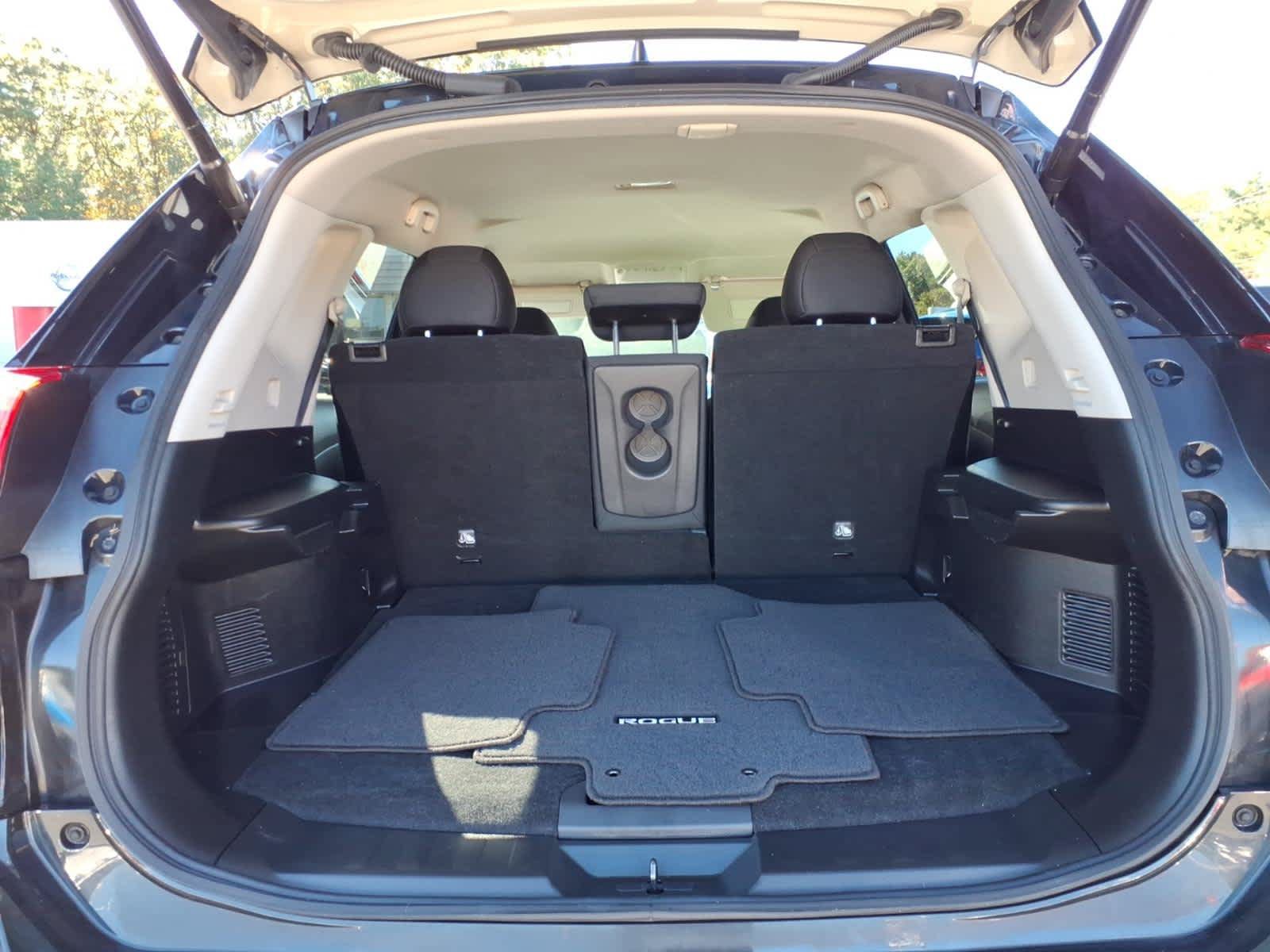 Used 2018 Nissan Rogue SV w/ Premium Package AWD/4WD image 16