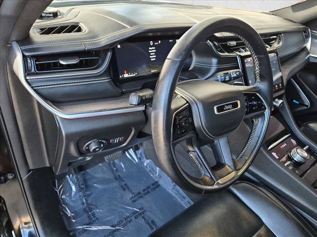 Used 2022 Jeep Grand Cherokee Overland w/ Luxury Tech Group IV AWD/4WD image 15
