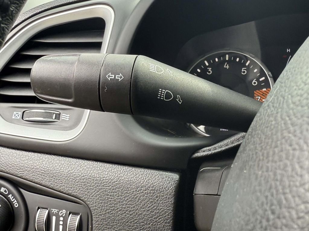 Used 2020 Jeep Renegade Latitude w/ Cold Weather Group image 26