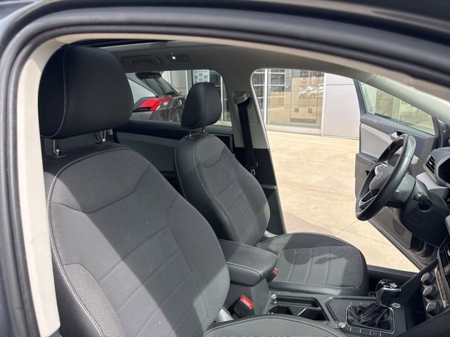 Used 2022 Volkswagen Taos SE w/ Panoramic Sunroof Package FWD image 33