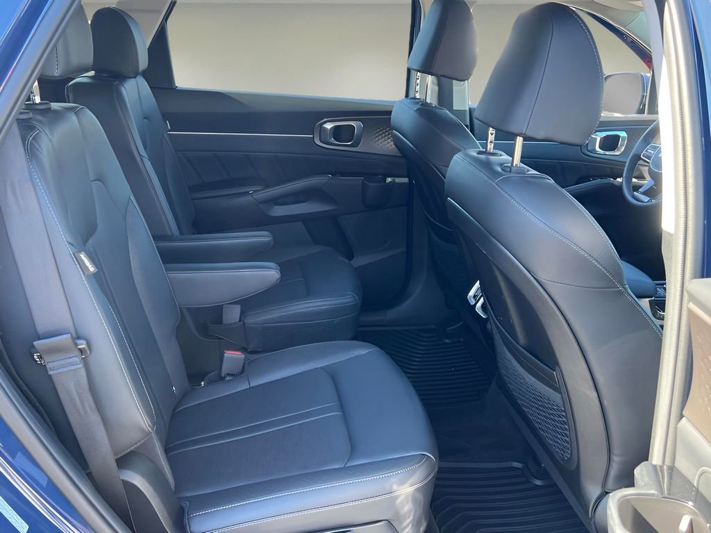 Used 2025 Kia Sorento SX image 15