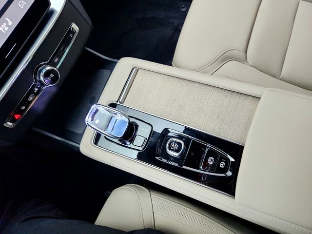 New 2026 Volvo XC90 B6 Plus w/ Protection Package image 22