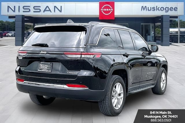 Used 2024 Jeep Grand Cherokee Laredo AWD/4WD image 5