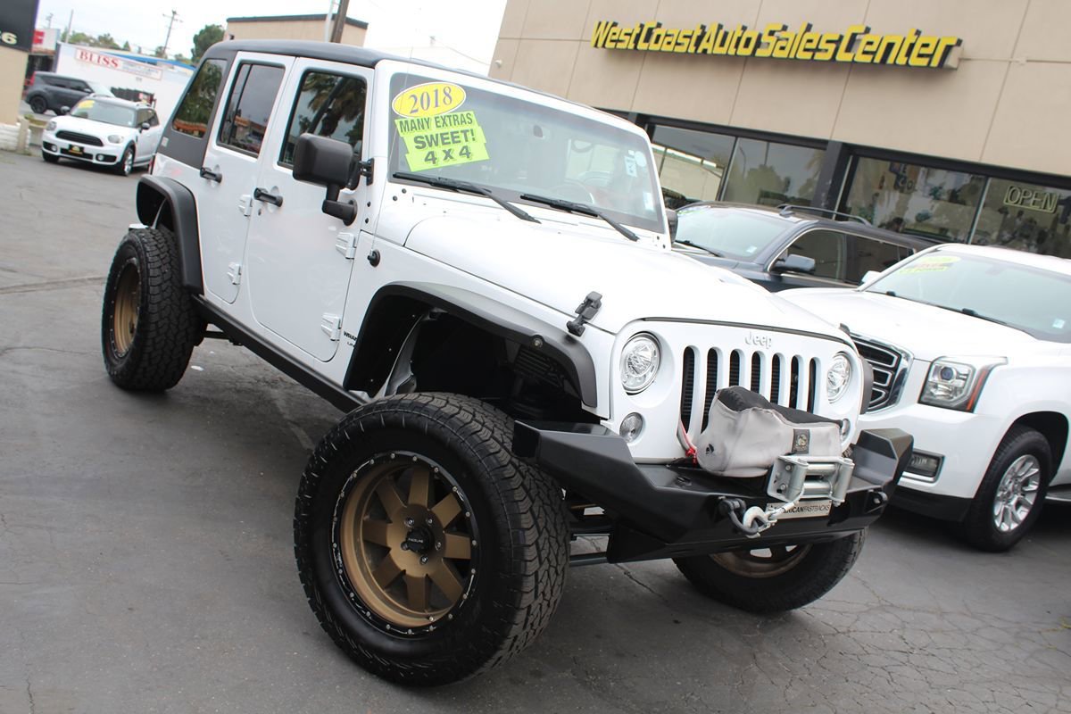 Used 2018 Jeep Wrangler Unlimited Rubicon w/ Connectivity Group AWD/4WD image 37