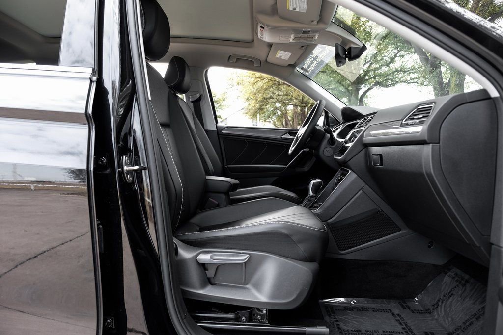 Used 2022 Volkswagen Tiguan SE image 48