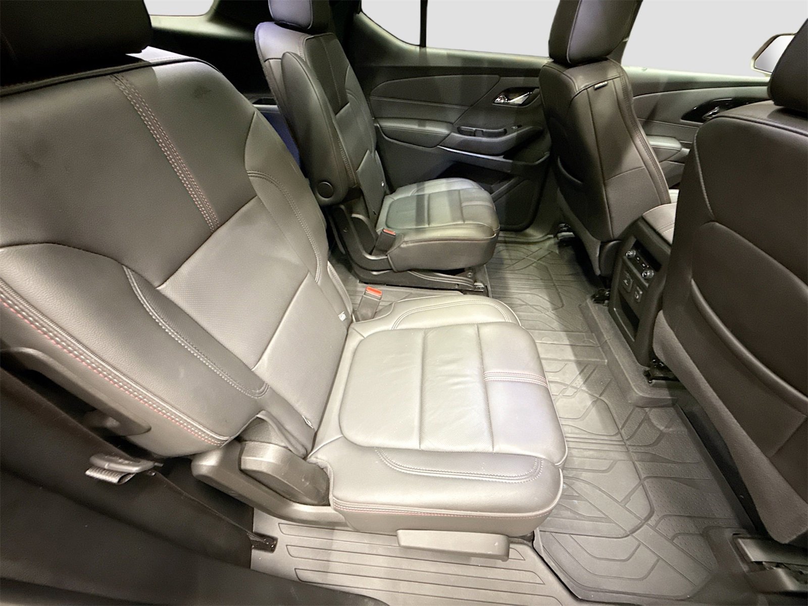 Used 2023 Chevrolet Traverse RS w/ LPO, Floor Liner Package image 31