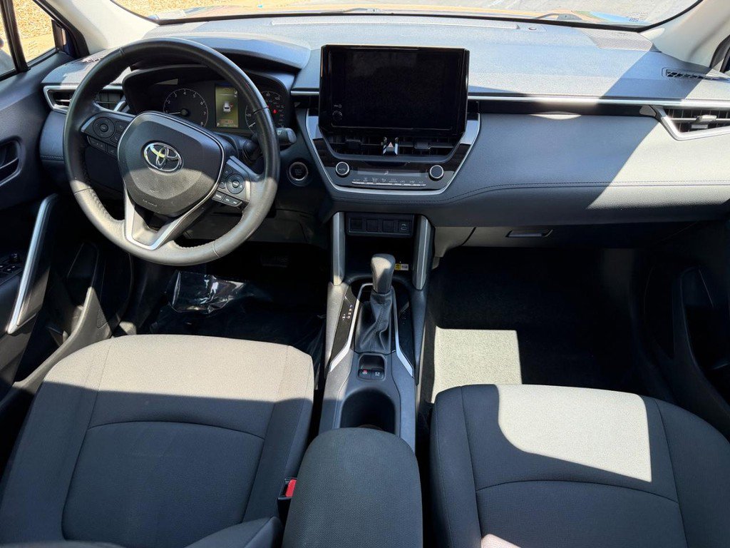 Used 2023 Toyota Corolla Cross LE w/ Moonroof Package image 11