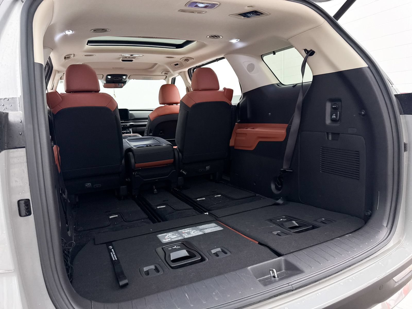 Certified 2024 Kia Carnival SX Prestige FWD image 35