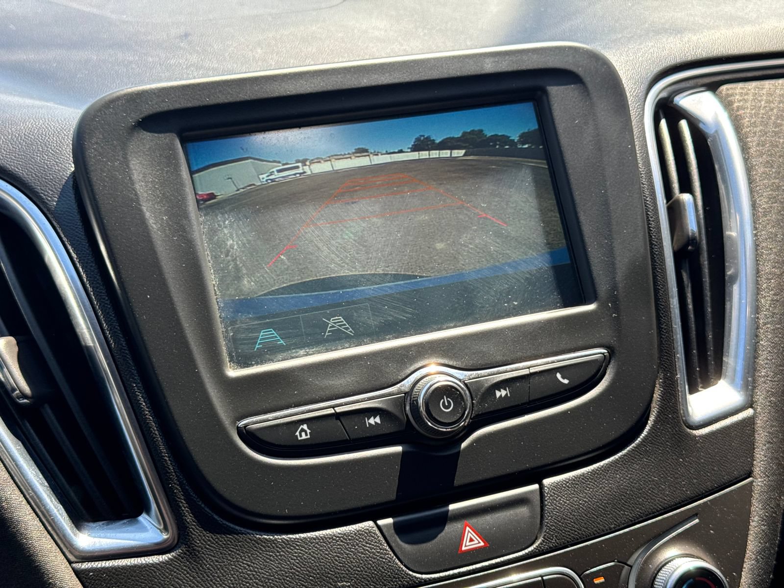 Used 2017 Chevrolet Malibu LT FWD image 21