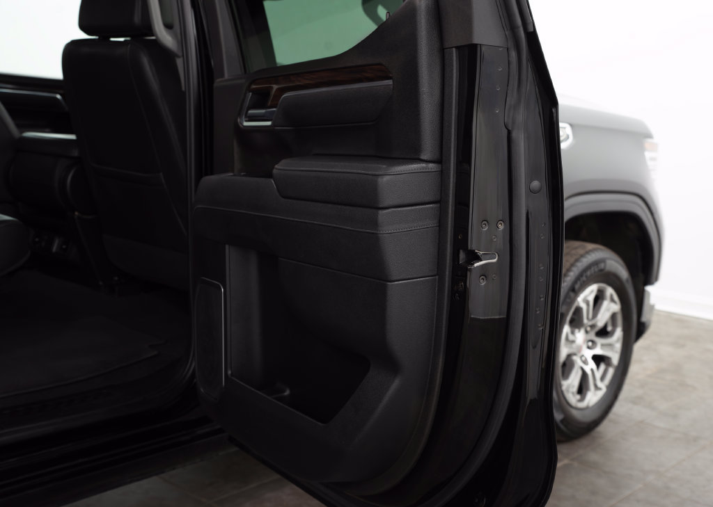 Used 2025 GMC Sierra 1500 SLT AWD/4WD image 19